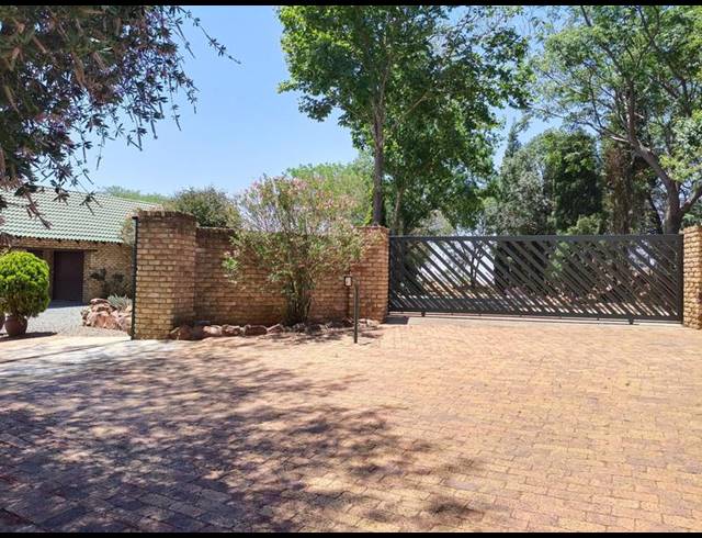 3 BEDROOM HOUSE FOR SALE IN BLUE SADDLE RANCHES